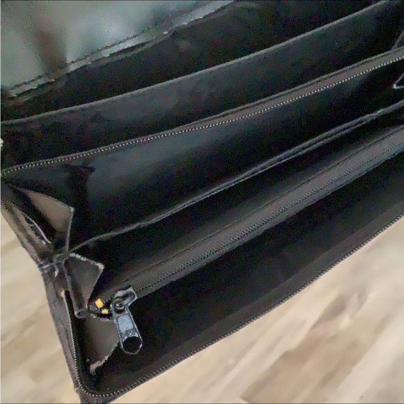 DIAMICCI wallet black leather lots of room gold hardware good shape - Picture 5 of 7